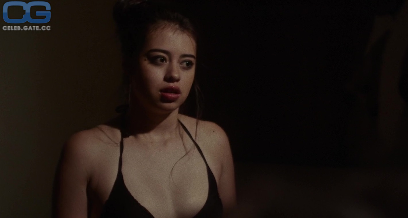 Amber Midthunder Nude | 8 Hot Leaked Pics | Naked 18+ Uncensored