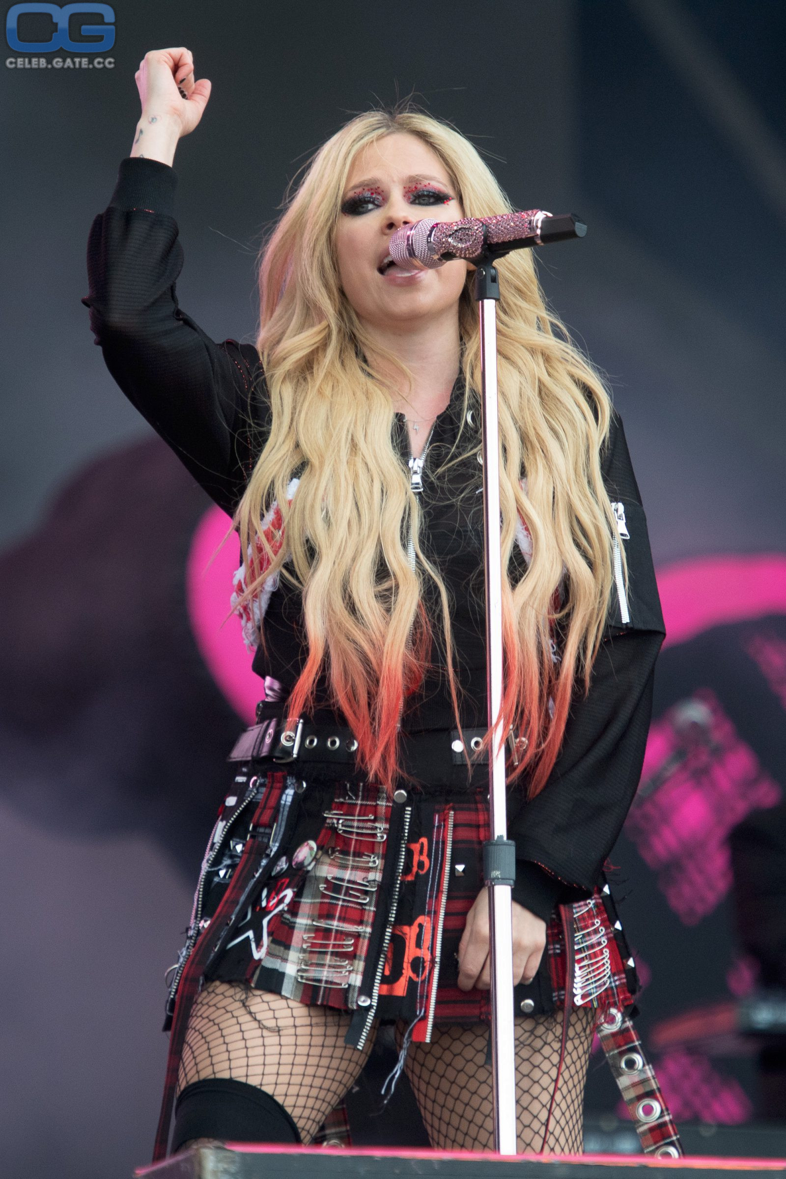 Avril Lavigne Nude 205 Hot Leaked Pics Naked 18+ Uncensored