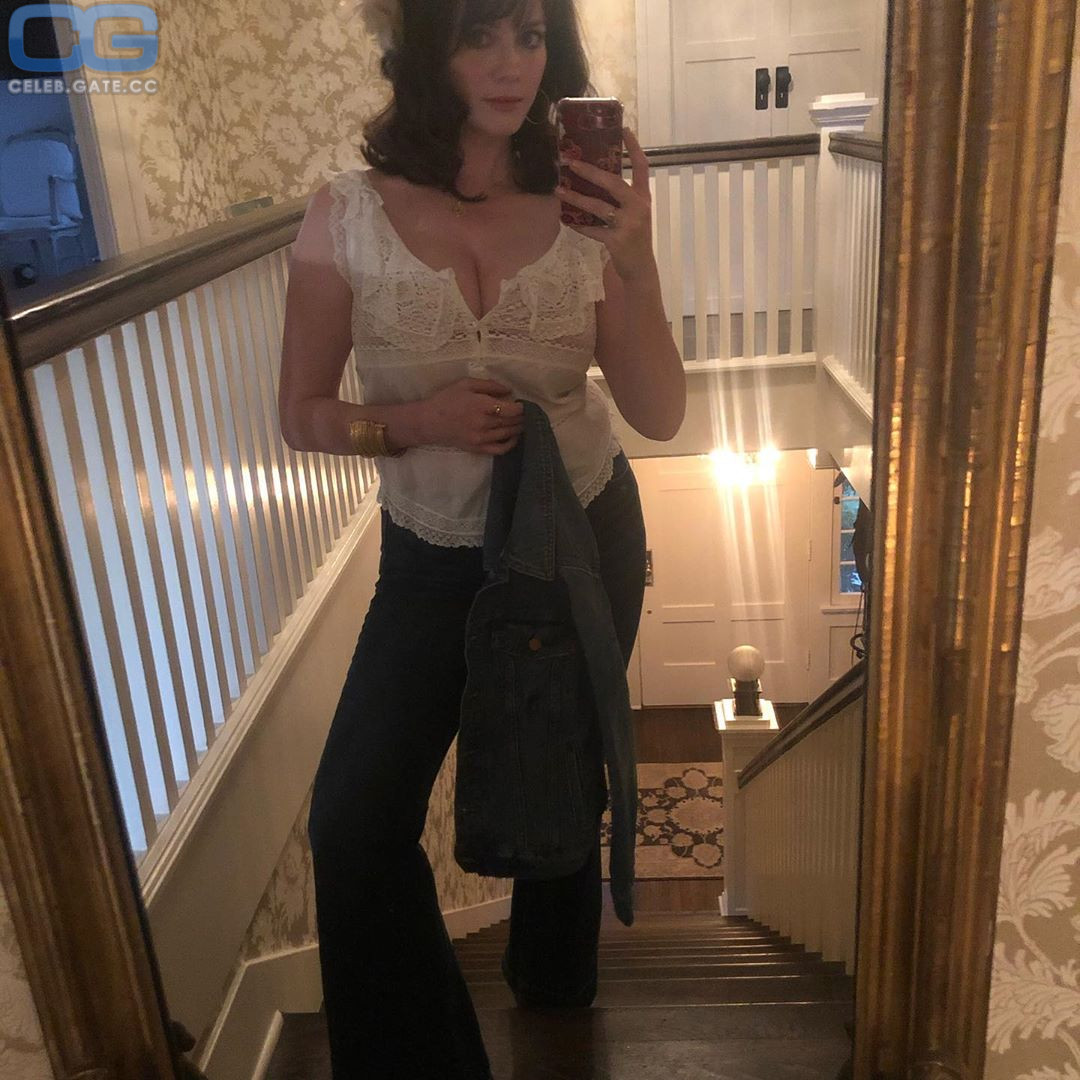 Christina Hendricks Nude 122 Hot Leaked Pics Naked 18+ Uncensored