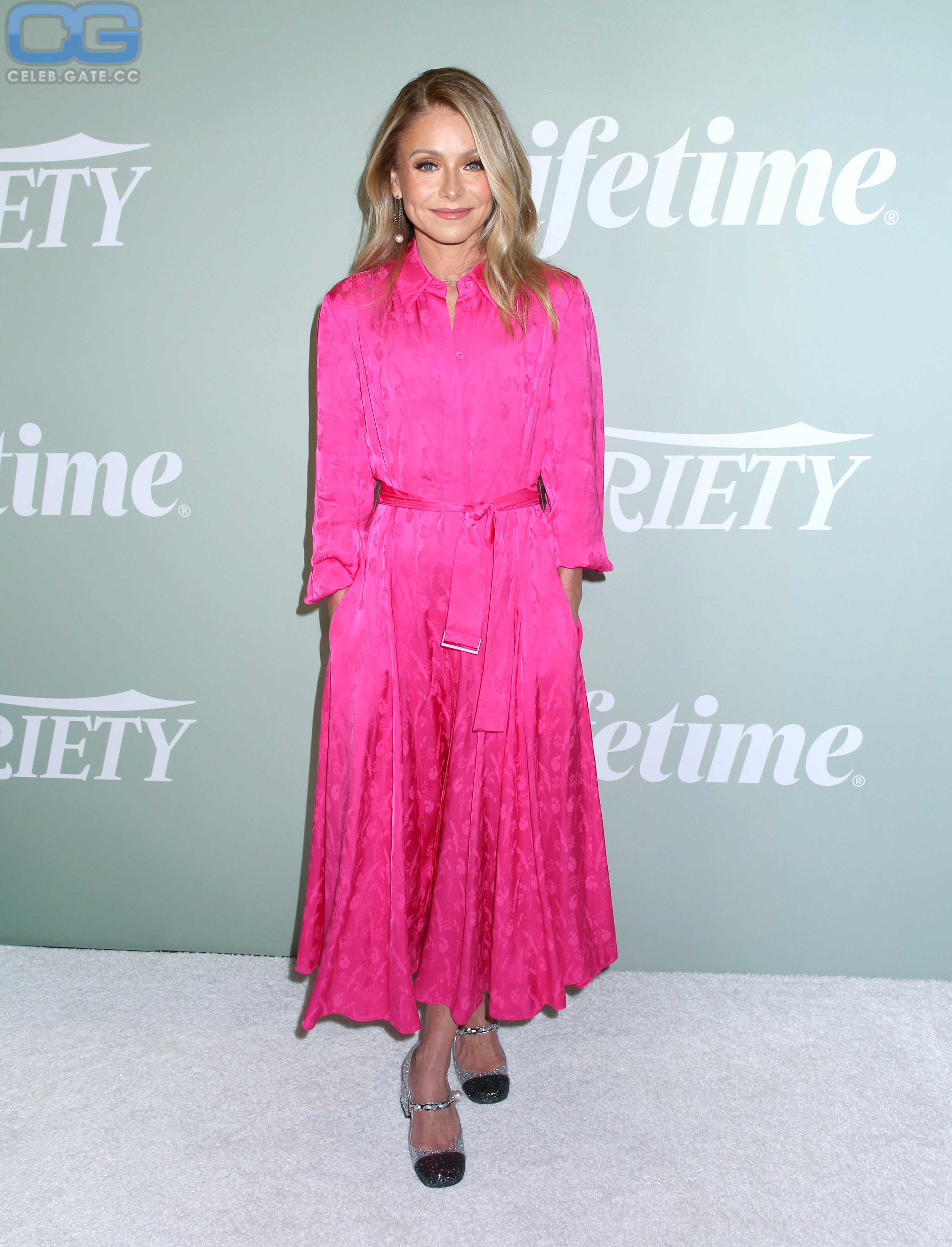 Kelly Ripa Nude 49 Hot Leaked Pics Naked 18+ Uncensored