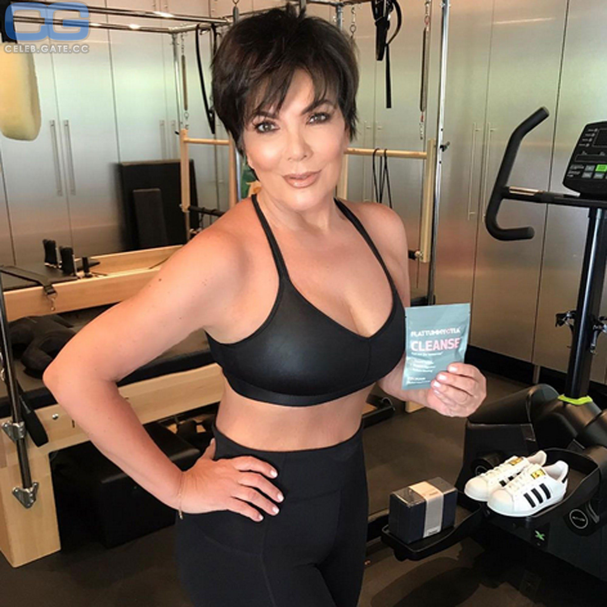 Kris Jenner Nude 12 Hot Leaked Pics Naked 18+ Uncensored