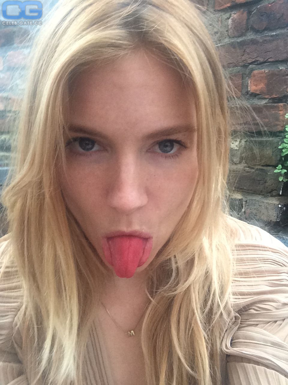 Sienna Miller Nude 159 Hot Leaked Pics Naked 18+ Uncensored