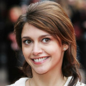 Emma De Caunes