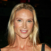 Kelly Lynch