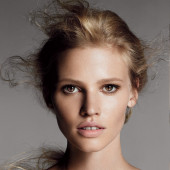 Lara Stone