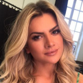 Mirella Santos