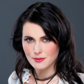 Sharon Den Adel