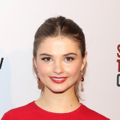 Stefanie Scott