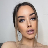 Thickbrunette