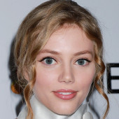 Grace Van Dien