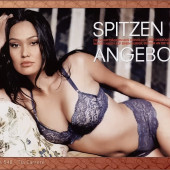 Tia Carrere
