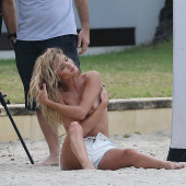 Rosie Huntington-Whiteley 
