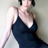 Alana De La Garza