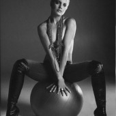 Mena Suvari