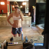 Kaley Cuoco 