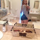 Bella Thorne