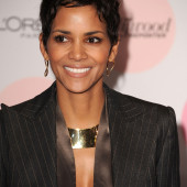 Halle Berry 