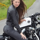 Affe auf Bike