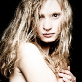 Agata Buzek oben ohne