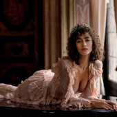 Alanna Arrington cleavage