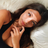 Alexa Perez 