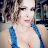 Alyssa Milano cleavage