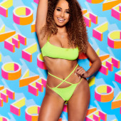 Amber Gill cameltoe
