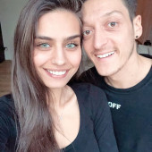 Amine Guelse oezil