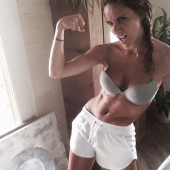 Andja Lorein koerper