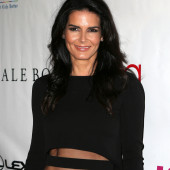 Angie Harmon sexy