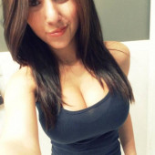 Angie Varona ausschnitt