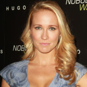 Anna Camp dekollete