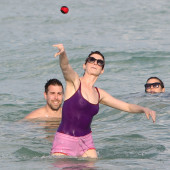 Anne Hathaway nipple slip