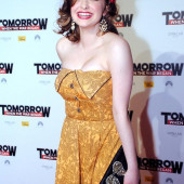 Ashleigh Cummings braless