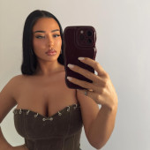 Ashlyn Castro 