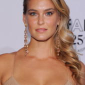 Bar Refaeli dekollete
