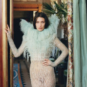 Bella Hadid pantyless