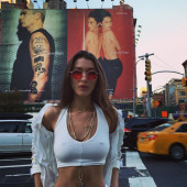 Bella Hadid pokies