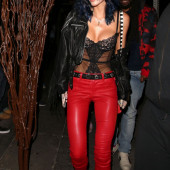 Bella Thorne oben ohne