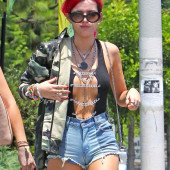 Bella Thorne oops