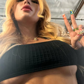 Bella Thorne 