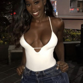 Bria Myles ausschnitt