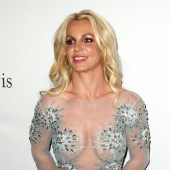 Britney Spears braless