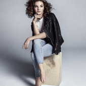 Camren Bicondova feet