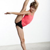 Camren Bicondova hot