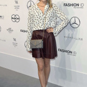 Caroline Daur legs