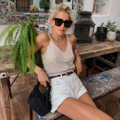 Caroline Daur nippel