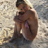 Caroline Vreeland sideboob