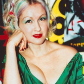 Cindy Lauper dekollete