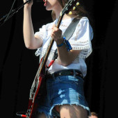 Danielle Haim oops
